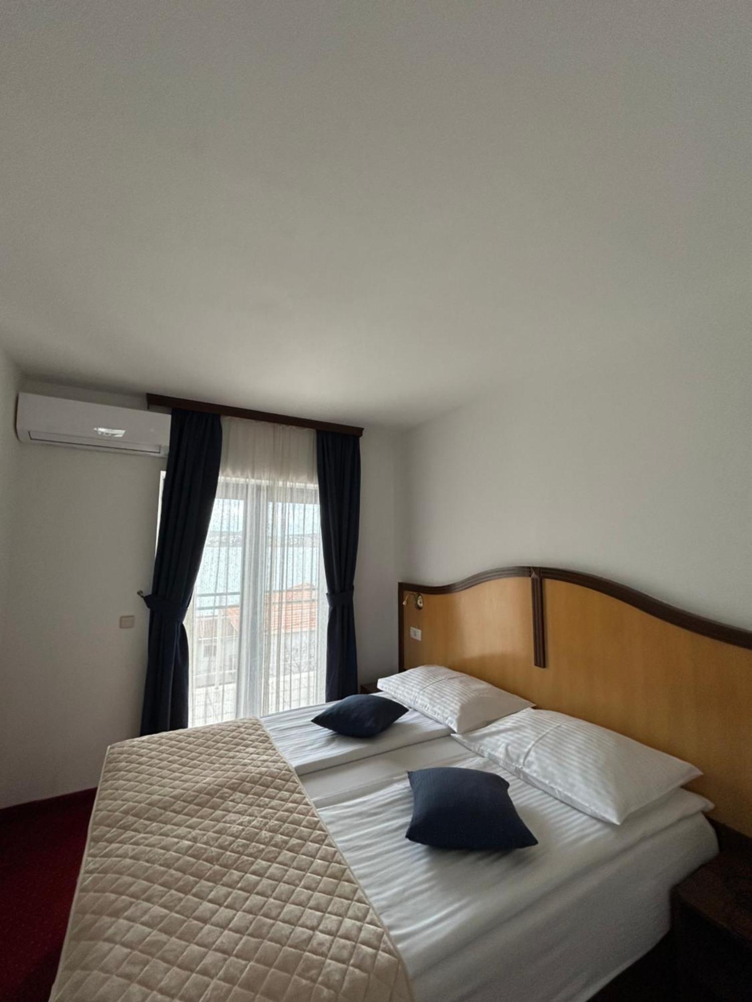Hotel Bavaria Trogir Seget Donji Bagian luar foto