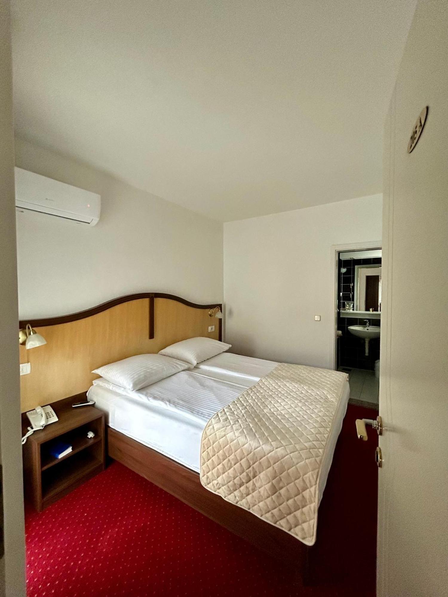 Hotel Bavaria Trogir Seget Donji Bagian luar foto
