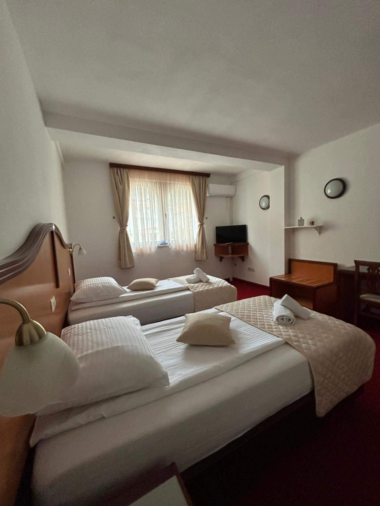 Hotel Bavaria Trogir Seget Donji Bagian luar foto