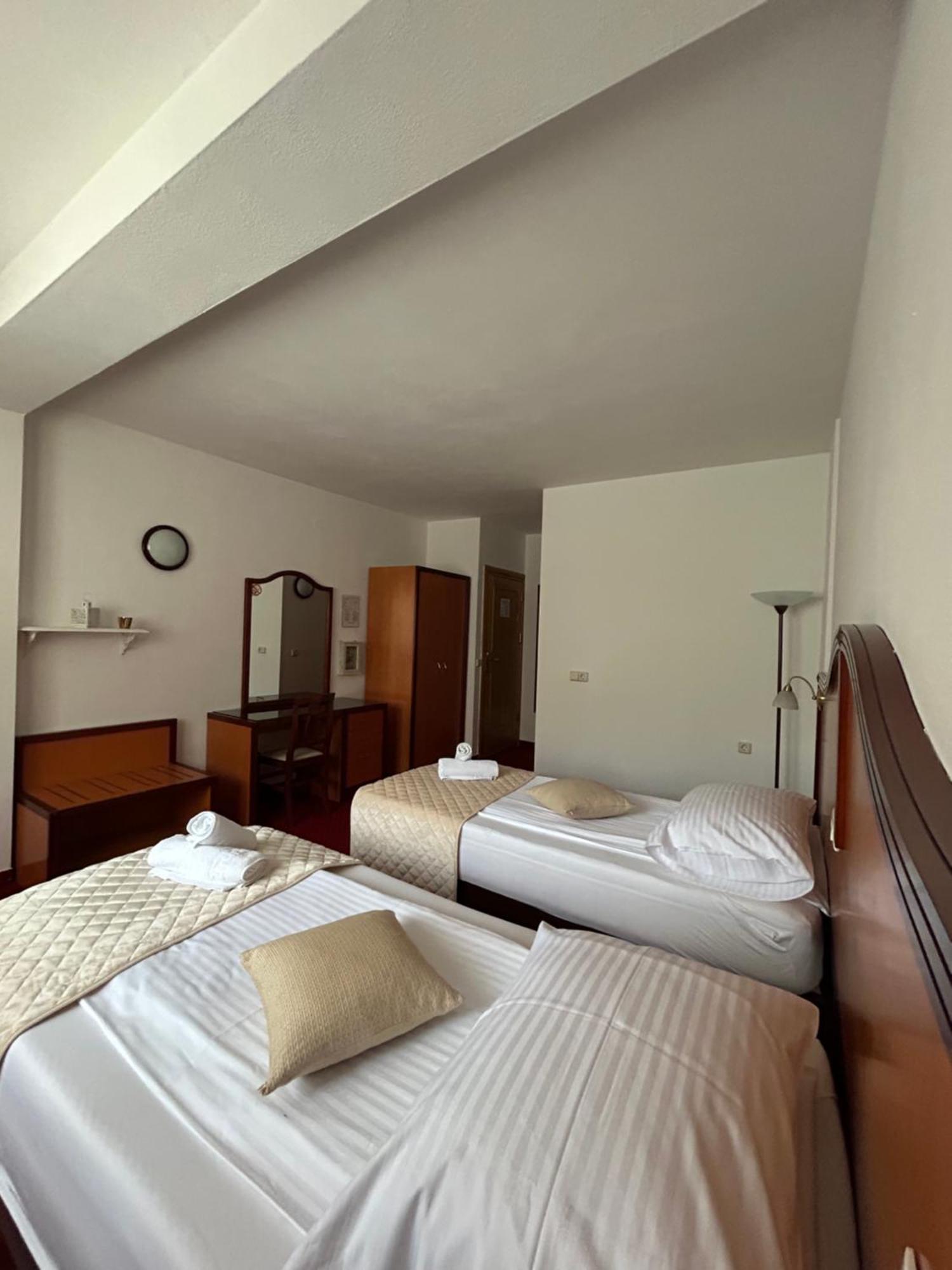 Hotel Bavaria Trogir Seget Donji Bagian luar foto