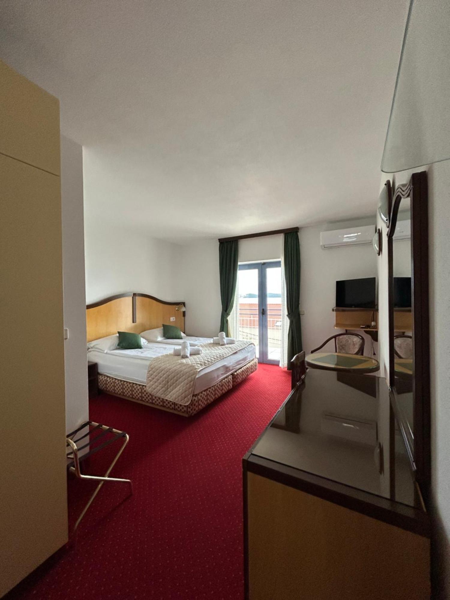 Hotel Bavaria Trogir Seget Donji Bagian luar foto